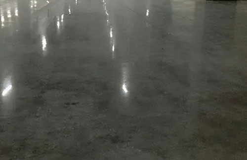 廈門固化劑地坪比普通地坪更防滑更安全嗎？